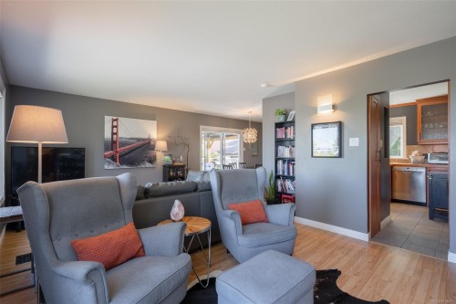 502 Davis Rd, Ladysmith, BC 