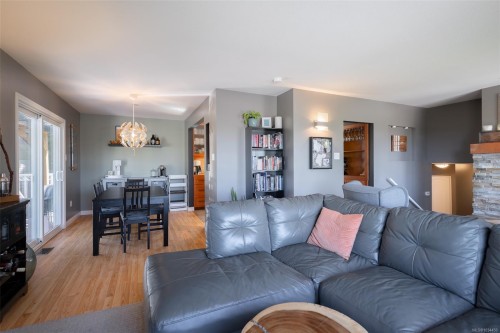 502 Davis Rd, Ladysmith, BC 