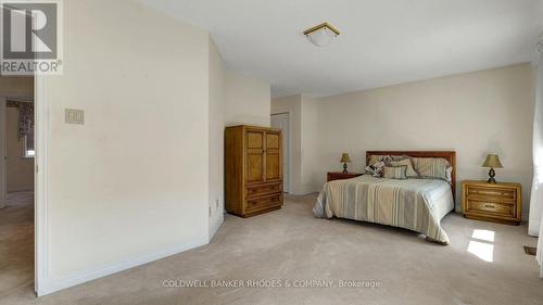 1626 Blohm Drive, Ottawa, ON - Indoor Photo Showing Bedroom