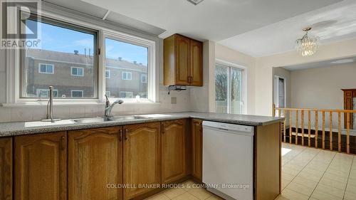 1626 Blohm Drive, Ottawa, ON - Indoor Photo Showing Kitchen With Double Sink