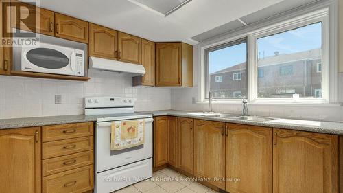 1626 Blohm Drive, Ottawa, ON - Indoor Photo Showing Kitchen
