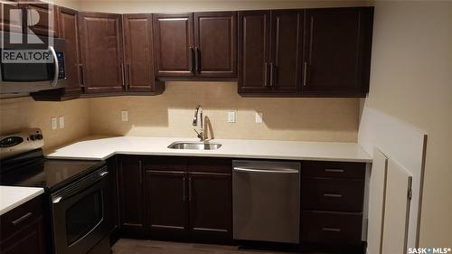 319 Roy Crescent, Saskatoon, SK - Indoor Photo Showing Kitchen