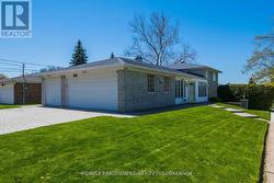 18 OLSEN DRIVE Toronto, ON M3A 3J2