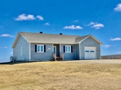 61 Ch. Renaud  Les Îles-De-La-Madeleine, QC G4T 0G2