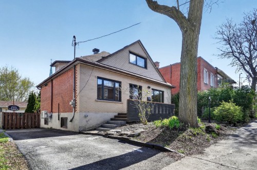 9825 Av. St-Charles  Montréal (Ahuntsic-Cartierville), QC H2C 2L2
