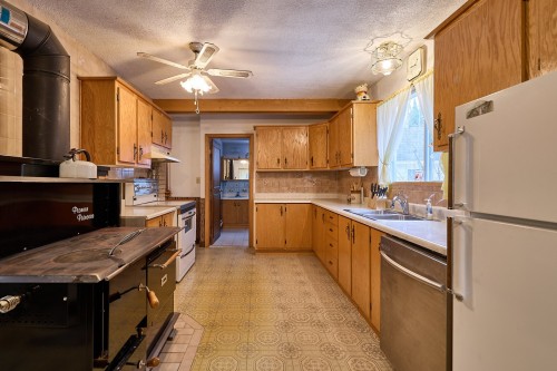 Cuisine - 26 Ch. Houle, Saint-Donat, QC - Indoor Photo Showing Kitchen With Double Sink