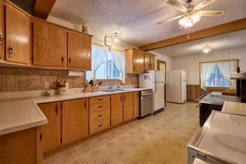 Cuisine - 26 Ch. Houle, Saint-Donat, QC - Indoor Photo Showing Kitchen With Double Sink