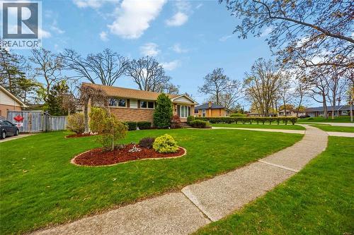 1208 THOMAS DRIVE  Sarnia, ON N7W 3W3