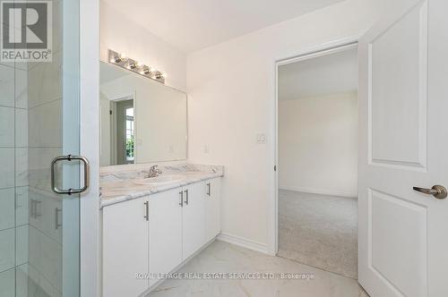 18 Jellicoe Court, Hamilton, ON - Indoor Photo Showing Bathroom