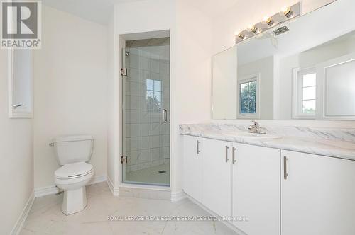 18 Jellicoe Court, Hamilton, ON - Indoor Photo Showing Bathroom