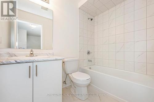 18 Jellicoe Court, Hamilton, ON - Indoor Photo Showing Bathroom
