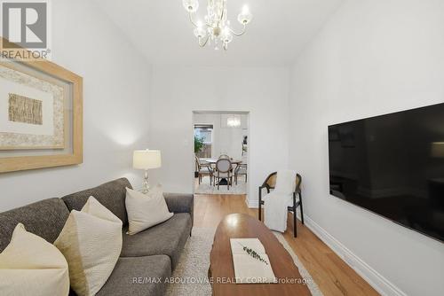116 Bay Street N, Hamilton, ON - Indoor Photo Showing Living Room