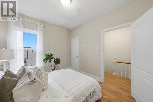 116 Bay Street N, Hamilton, ON - Indoor Photo Showing Bedroom