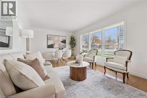 194 Franklin Street S, Kitchener, ON - Indoor Photo Showing Living Room
