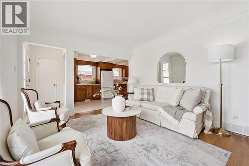 194 Franklin Street S, Kitchener, ON - Indoor Photo Showing Living Room