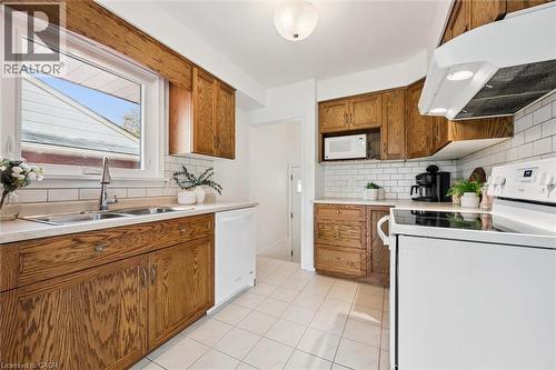 194 Franklin Street S, Kitchener, ON - Indoor Photo Showing Kitchen With Double Sink
