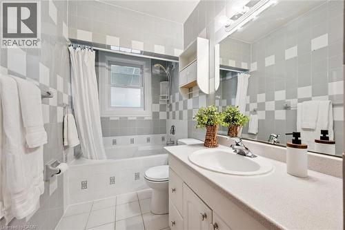 194 Franklin Street S, Kitchener, ON - Indoor Photo Showing Bathroom