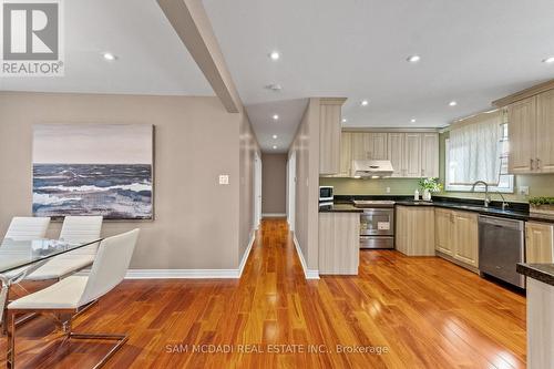 1214 Conyers Crescent, Mississauga, ON - Indoor Photo Showing Kitchen With Stainless Steel Kitchen