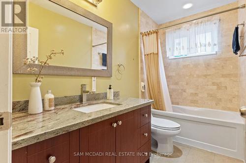 1214 Conyers Crescent, Mississauga, ON - Indoor Photo Showing Bathroom
