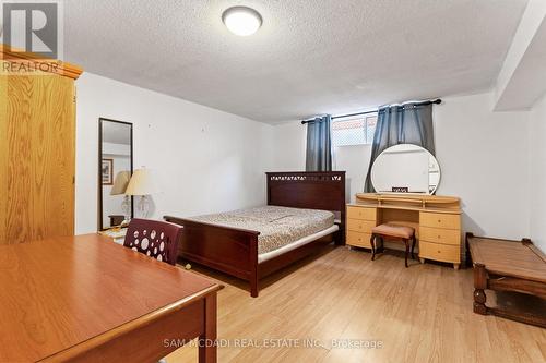 1214 Conyers Crescent, Mississauga, ON - Indoor Photo Showing Bedroom