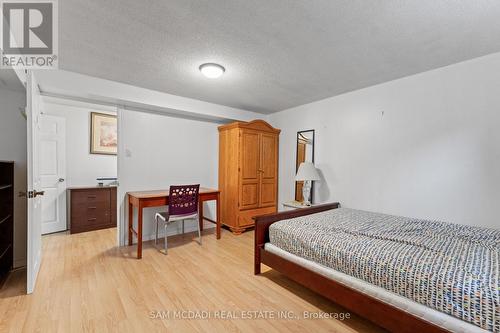 1214 Conyers Crescent, Mississauga, ON - Indoor Photo Showing Bedroom