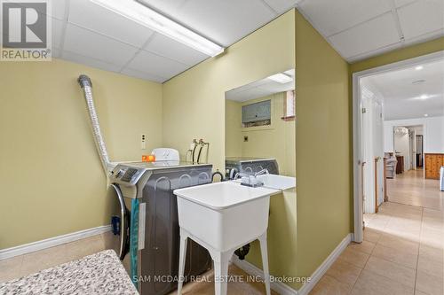 1214 Conyers Crescent, Mississauga, ON - Indoor Photo Showing Laundry Room