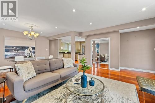 1214 Conyers Crescent, Mississauga, ON - Indoor Photo Showing Living Room