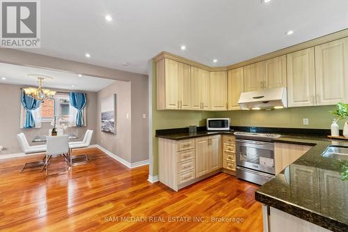1214 Conyers Crescent, Mississauga, ON - Indoor Photo Showing Kitchen With Stainless Steel Kitchen