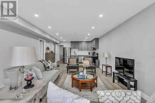 2195 Ironwood Road, London South, ON - Indoor Photo Showing Living Room