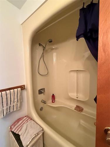 229 Swan River Drive, Swan River, MB - Indoor Photo Showing Bathroom