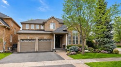 2089 Blackforest Crescent Oakville, ON L6M 4T5