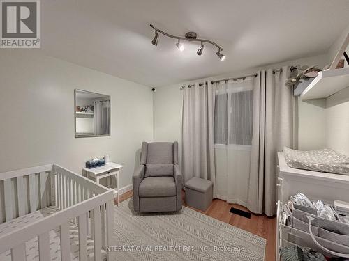 168 Willow Lane, Newmarket, ON - Indoor Photo Showing Bedroom