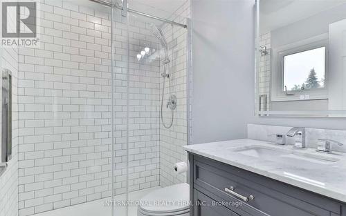 168 Willow Lane, Newmarket, ON - Indoor Photo Showing Bathroom