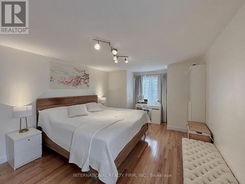 168 Willow Lane, Newmarket, ON - Indoor Photo Showing Bedroom