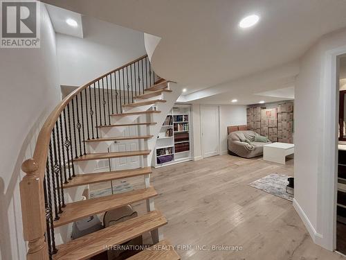 168 Willow Lane, Newmarket, ON - Indoor Photo Showing Other Room