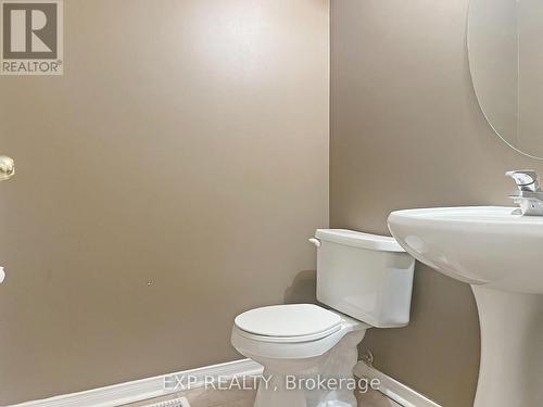 Upper - 26 Millcliff Circle, Aurora, ON - Indoor Photo Showing Bathroom