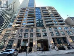 915 - 35 HAYDEN STREET Toronto, ON M4Y 3C3