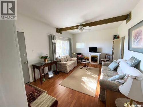 1010 Railway Avenue, Elbow, SK - Indoor Photo Showing Living Room