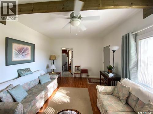 1010 Railway Avenue, Elbow, SK - Indoor Photo Showing Living Room