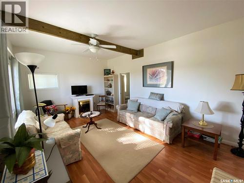 1010 Railway Avenue, Elbow, SK - Indoor Photo Showing Living Room