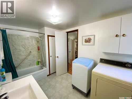 1010 Railway Avenue, Elbow, SK - Indoor Photo Showing Laundry Room