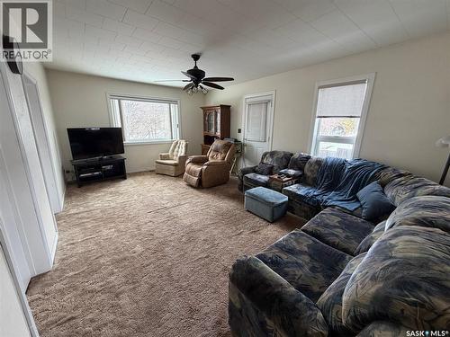 412 Main Street, Hudson Bay, SK - Indoor Photo Showing Living Room