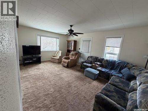 412 Main Street, Hudson Bay, SK - Indoor Photo Showing Living Room