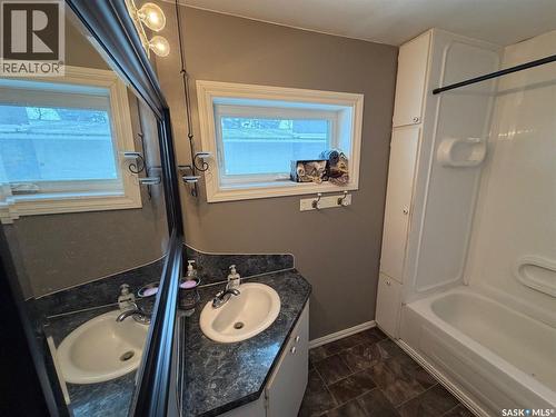 412 Main Street, Hudson Bay, SK - Indoor Photo Showing Bathroom