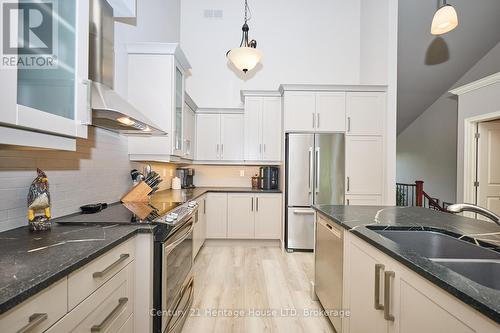14 Tulip Tree Common, St. Catharines (Grapeview), ON - Indoor Photo Showing Kitchen With Stainless Steel Kitchen