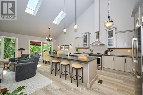 14 Tulip Tree Common, St. Catharines (Grapeview), ON - Indoor Photo Showing Kitchen With Stainless Steel Kitchen