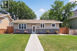 1109 1st AVENUE NE  Moose Jaw, SK S6H 1A2