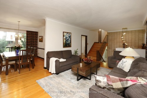 3338 Enniskillen Circle, Mississauga, ON - Indoor Photo Showing Living Room