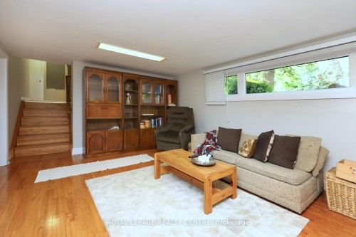 3338 Enniskillen Circle, Mississauga, ON - Indoor Photo Showing Living Room