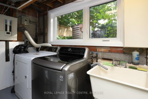 3338 Enniskillen Circle, Mississauga, ON - Indoor Photo Showing Laundry Room